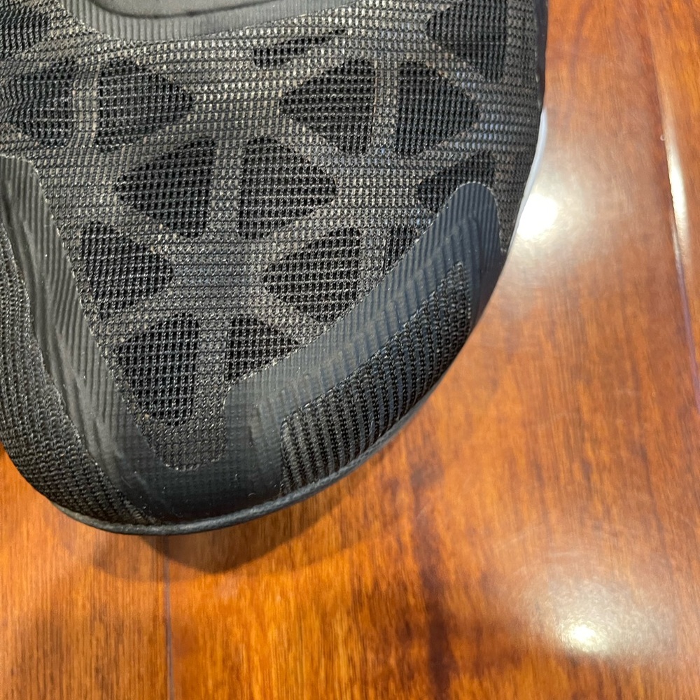 Reebok Black Patterned Sneakers - Picture 3 of 7